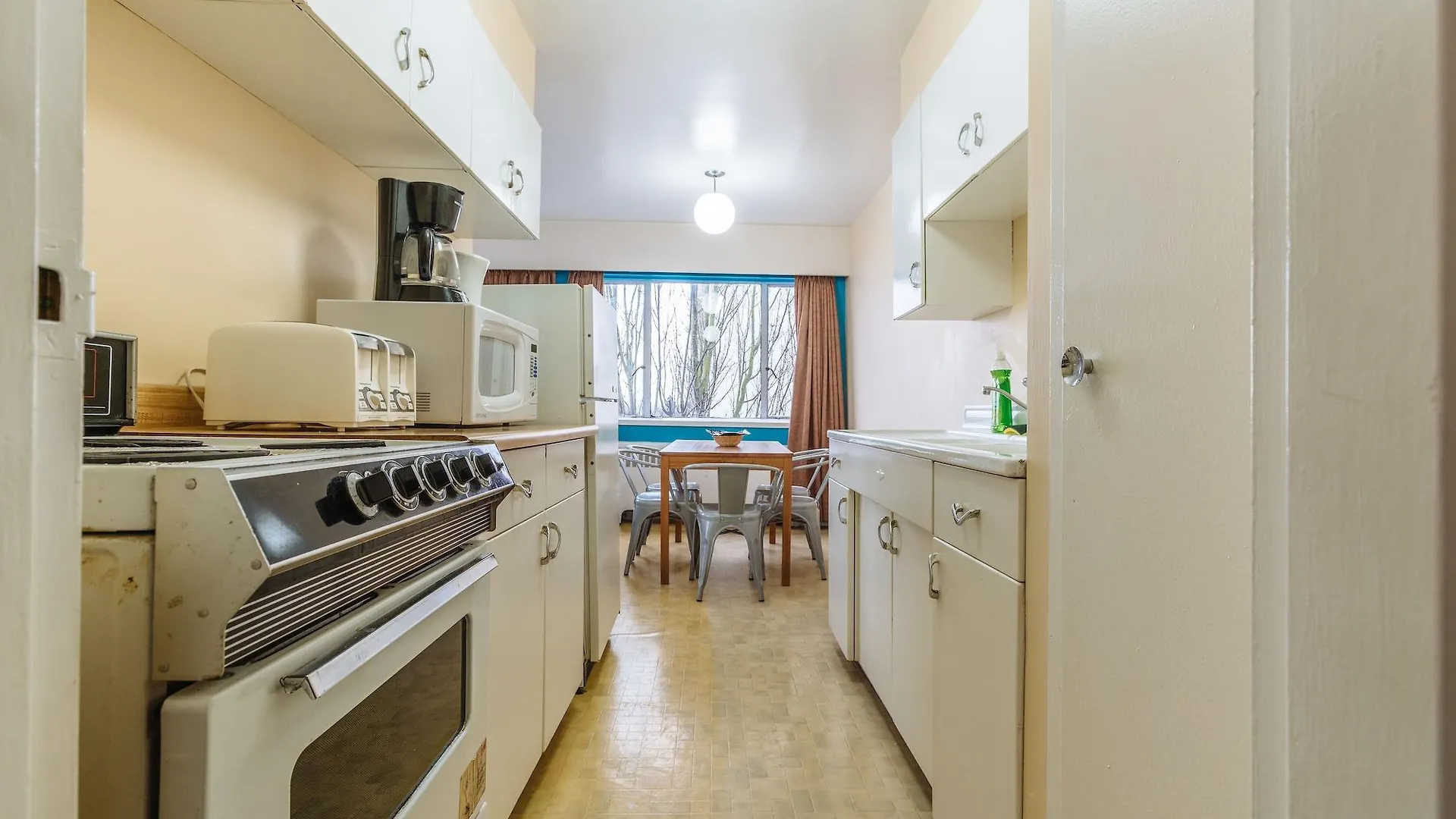 **  English Bay Hotel Ванкувер Канада